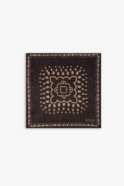 Chestnut macro-pattern pocket square