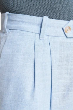 Light blue linen blend Bermuda shorts with pleats
