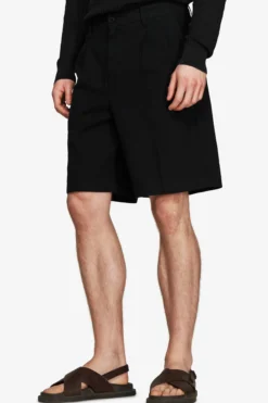 VOLUME Black linen blend bermuda shorts