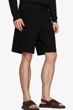 VOLUME Black linen blend bermuda shorts