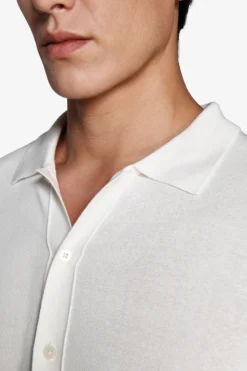 White knit shirt